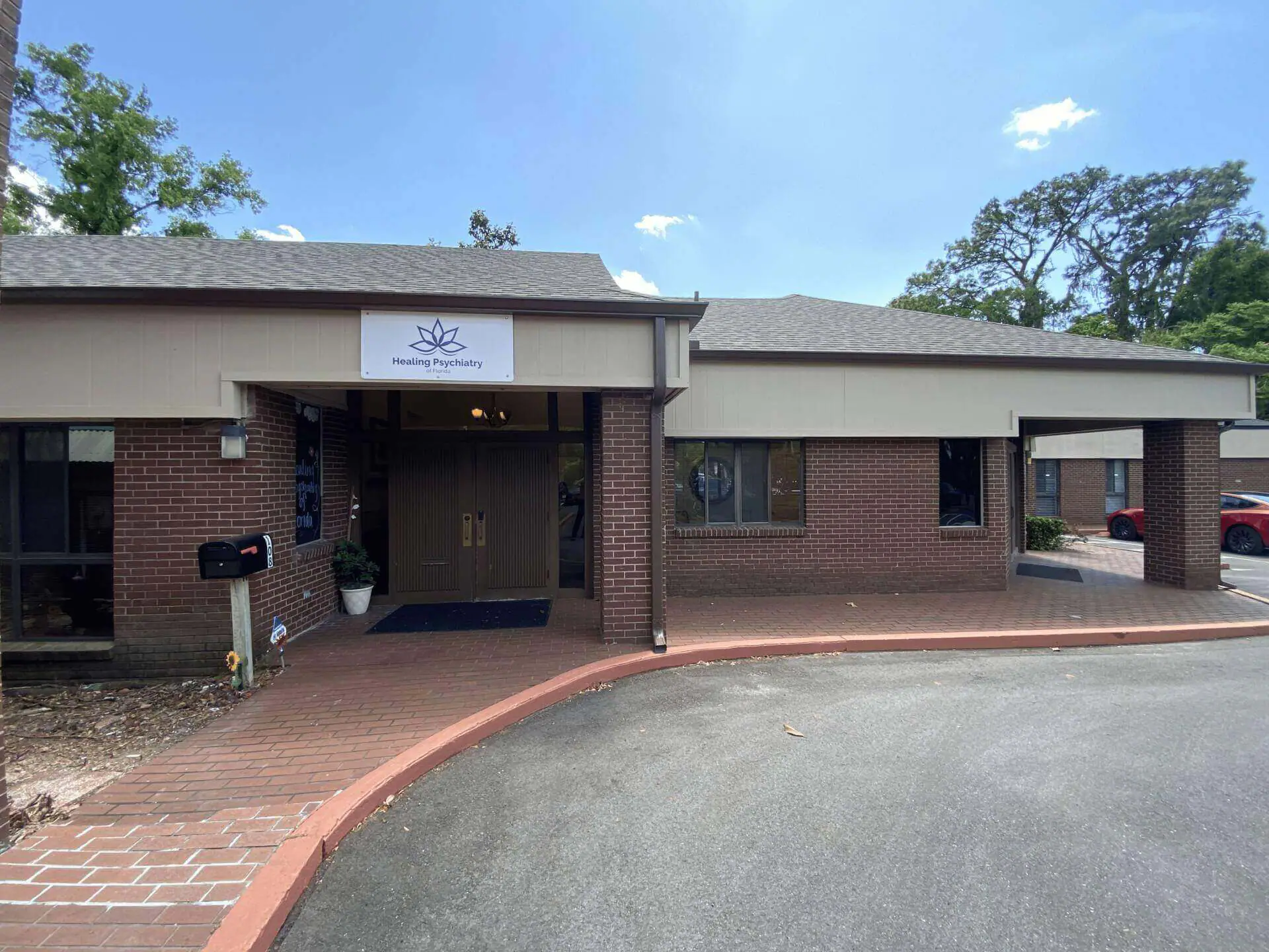 Main entrance of Healing Psychiatry Florida careers office Main entrance of Healing Psychiatry Florida careers office